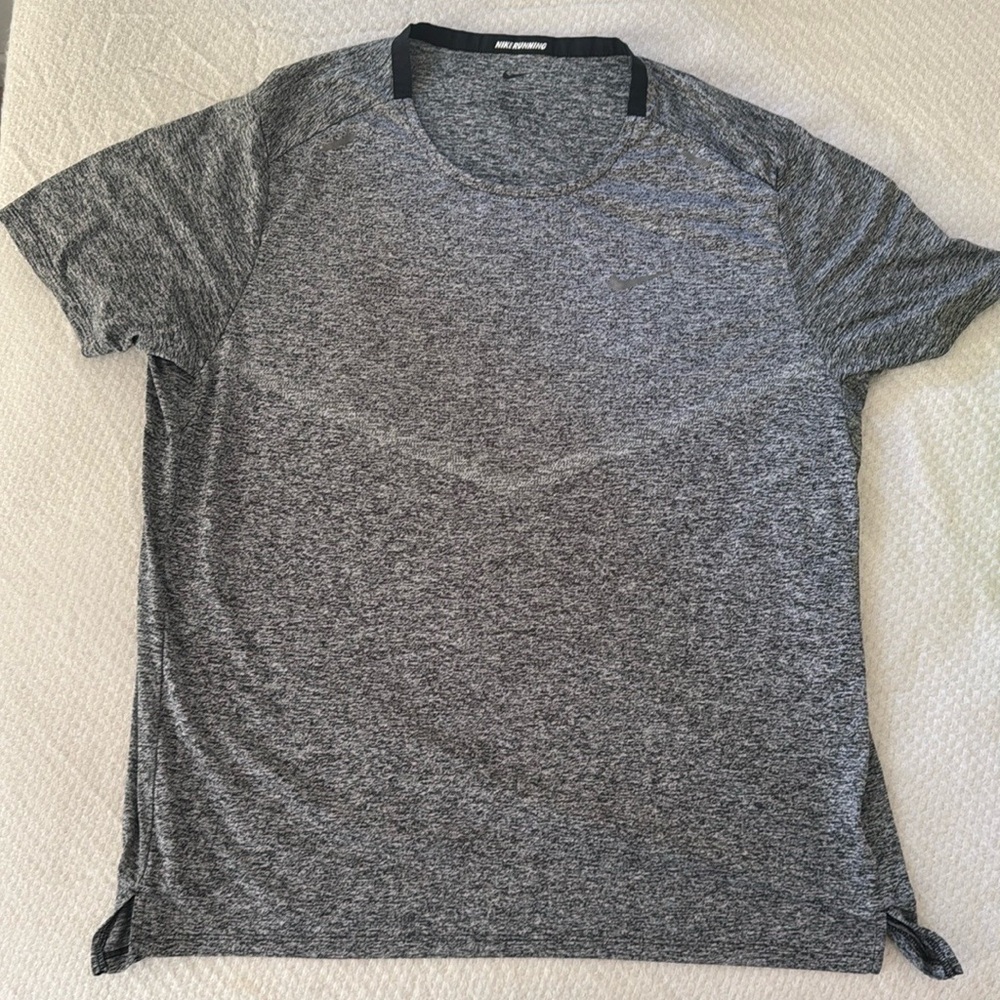 Men's Short-Sleeve Running Top
Nike Dri-FIT Rise 365